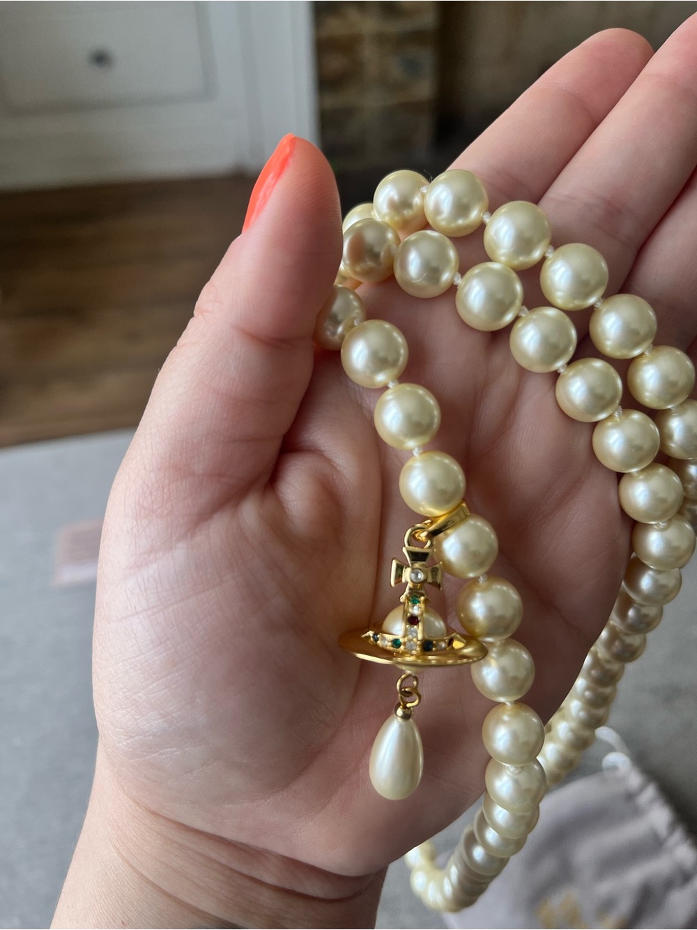 Vivienne Westwood Three Row Pearl Bas Relief Choker in Gold - Picture 6 of 7